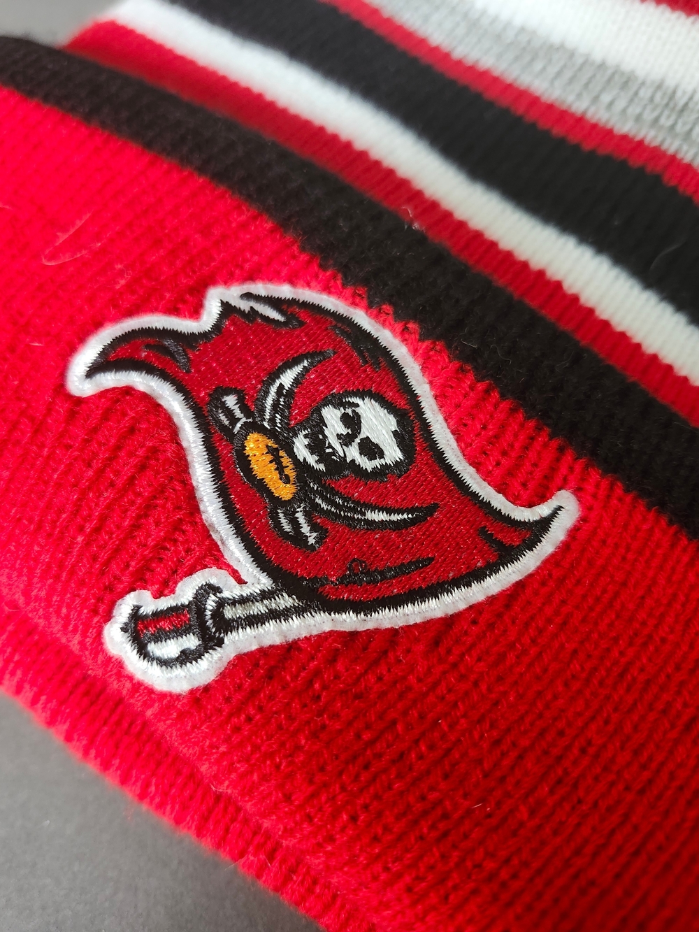 New NFL Tampa Bay Buccaneers Strip Pom Pom Knit Beanie | Sz OSFM | Unisex NWOT - Picture 3 of 4